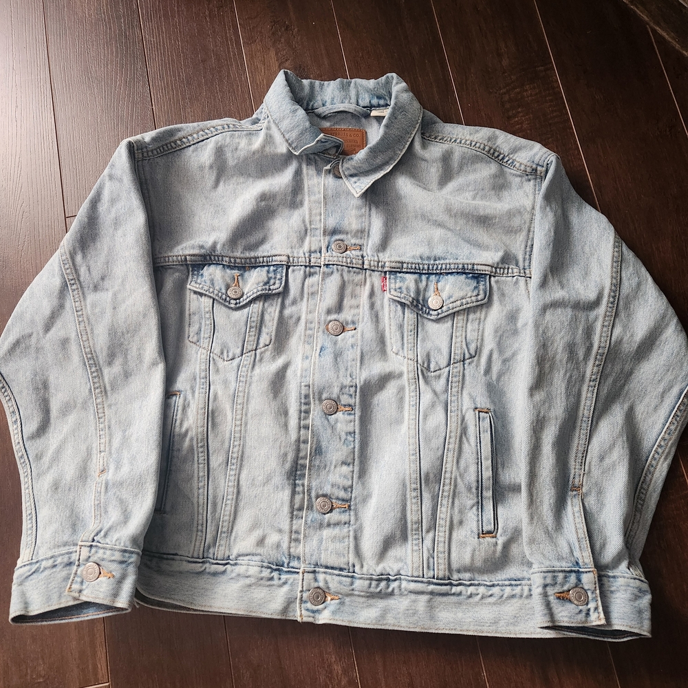 Men's Light LEVIS Denim Jacket Size Medium